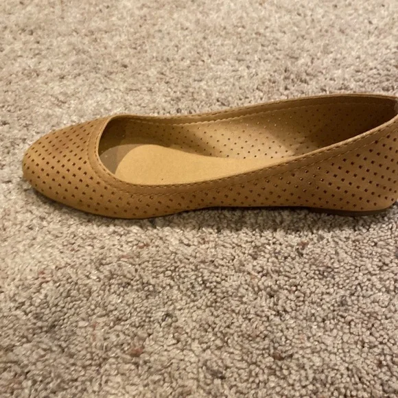 Lucky Brand Flats Diamond Pinhole Design, Sz 8, Color Tan, Ready for Spring EUC - Picture 5 of 14